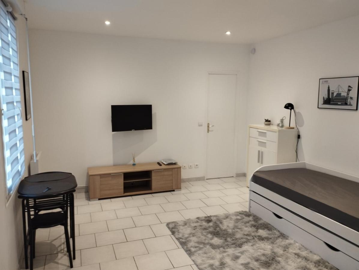 Studio Charmant Canape Lit Netflix Prime Video Wifi Dazn ル・アーヴル エクステリア 写真
